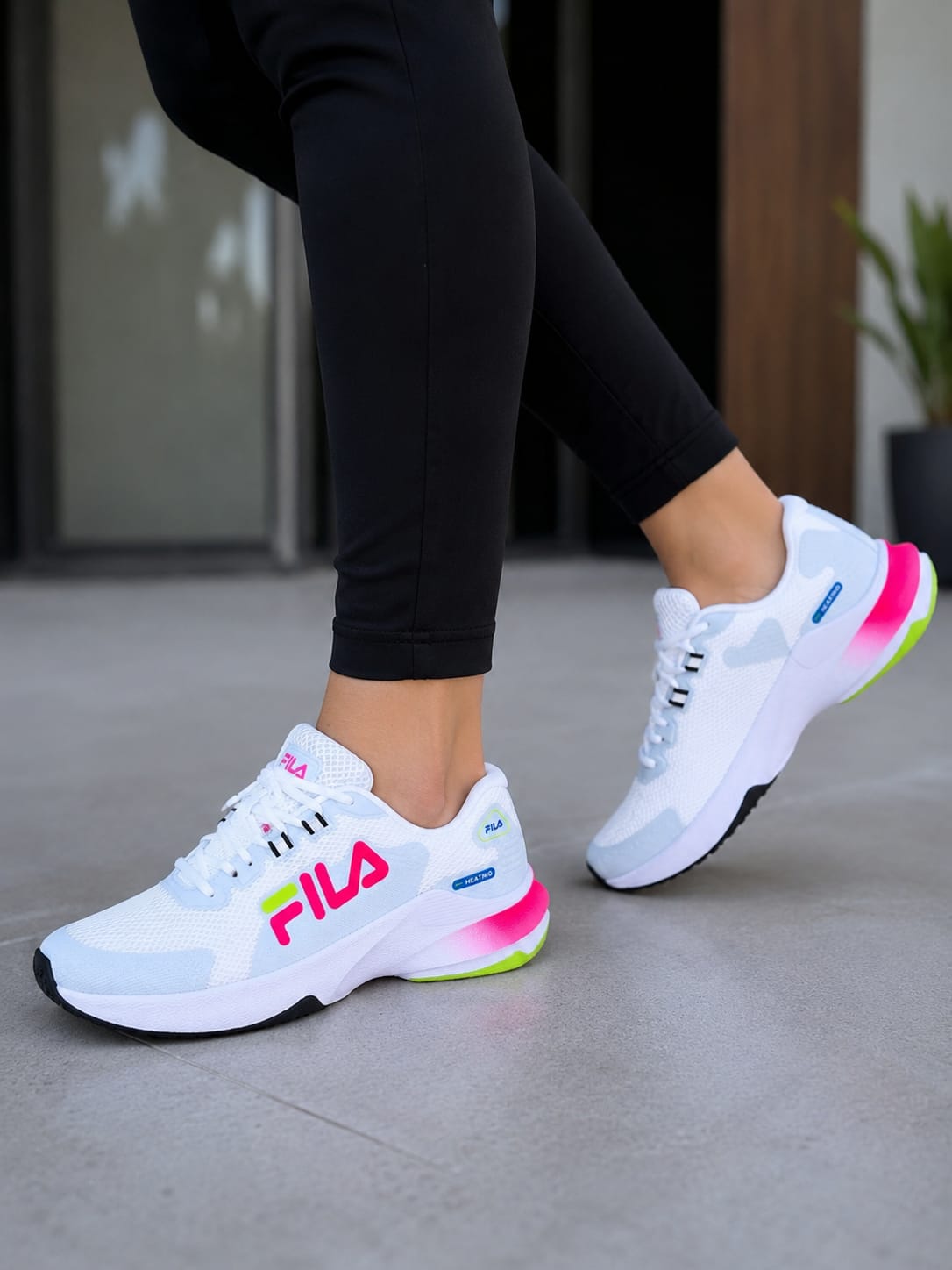 Tênis Esportivo Fila Feminino Branco/Rosa/Limão – Leve, Confortável e Respirável para Caminhada, Academia e Uso Diário