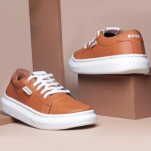 Tênis Casual Masculino BOSS em Couro Sintético Caramelo com Solado Branco