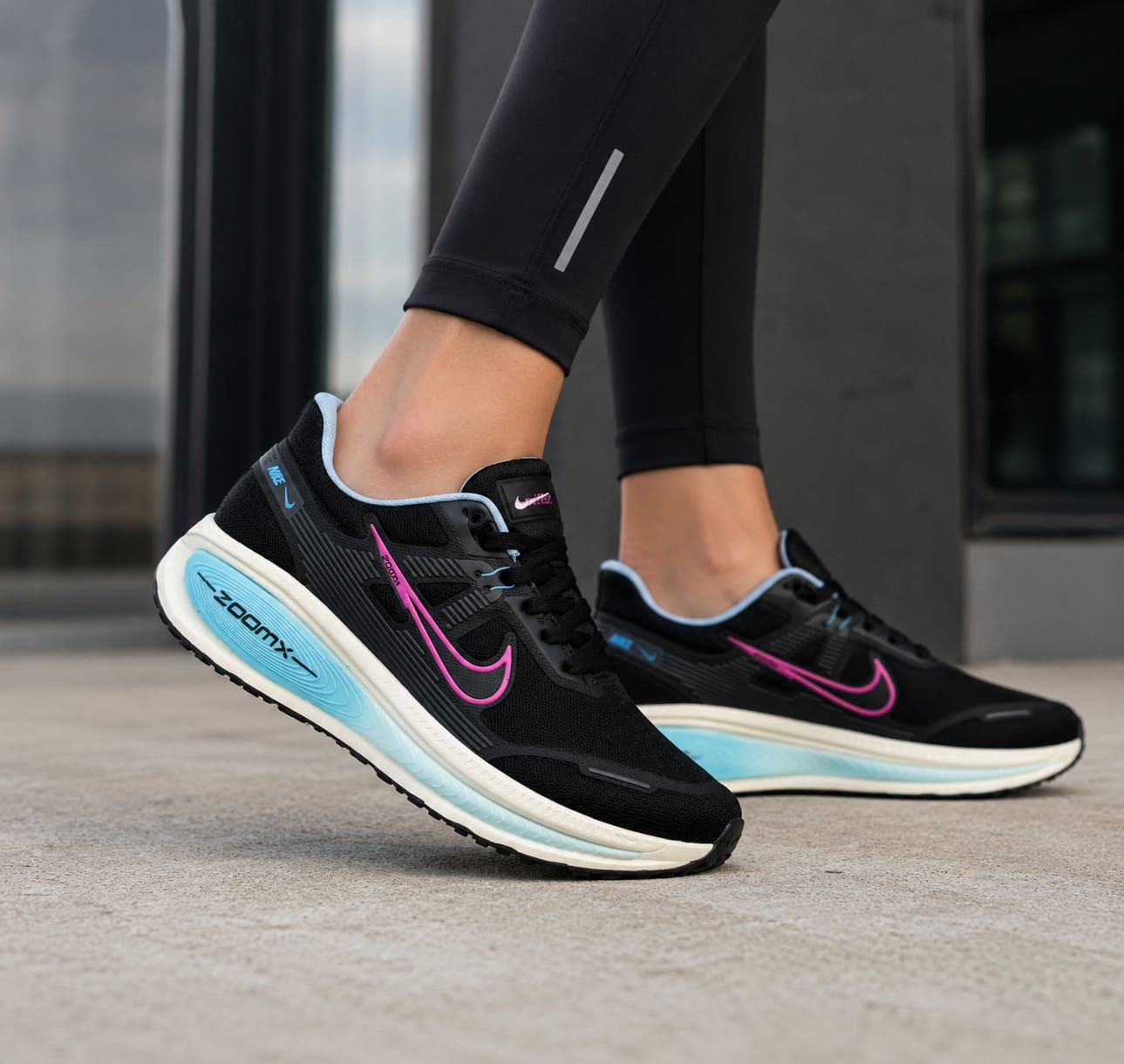 Tênis Esportivo ZoomX Preto com Detalhes Rosa e Azul para Caminhada, Corrida e Academia