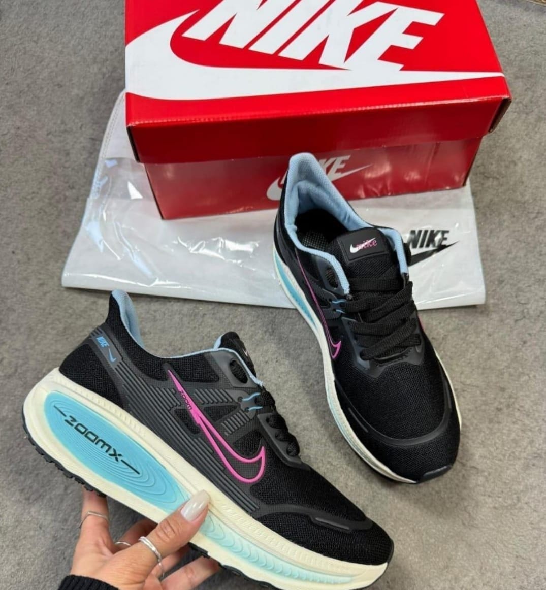 Tênis Esportivo ZoomX Preto com Detalhes Rosa e Azul para Caminhada, Corrida e Academia - Imagem 2