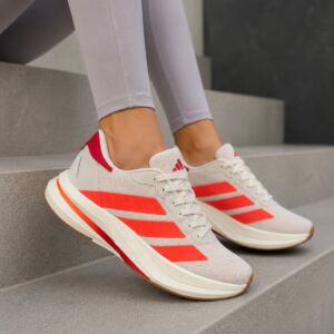 Tênis Esportivo Feminino Bege com Detalhes Coral – Leve, Confortável para Caminhada, Academia e Dia a Dia