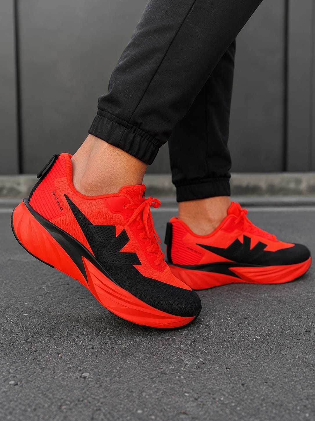 Tênis Esportivo Masculino para Caminhada e Corrida Leve Solado Anatômico Vermelho e Preto Confortável